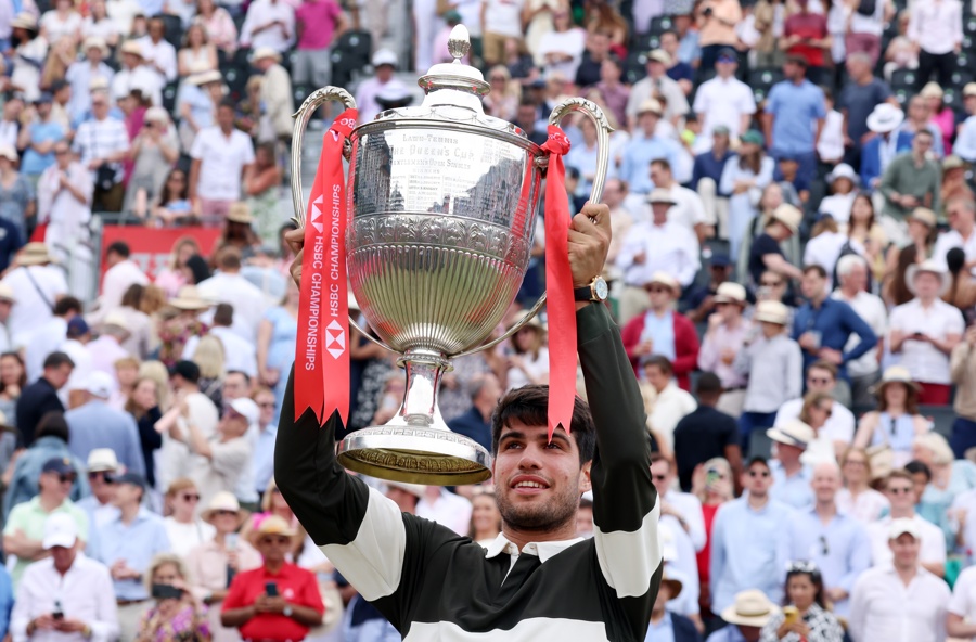 Alcaraz logró hacer el doblete Queen's-Roland Garros