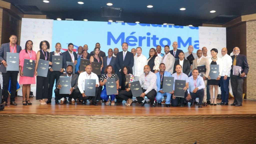 PREMIADOS-MEDALLA-AL-MERITO-2024.jpg