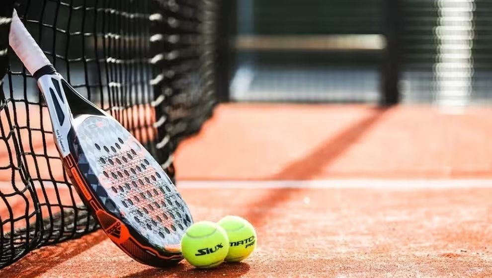 Pádel - El Ascenso Imparable del Deporte Social por Jesús Emilio Vásquez Quintero