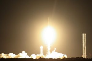 SpaceX prevé expandirse con nueva instalación de satélites