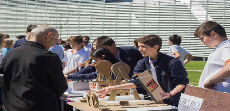 Más Allá del Aula: La Importancia Vital de la Administración en la Educación – Cimientos de un Futuro Fructífero