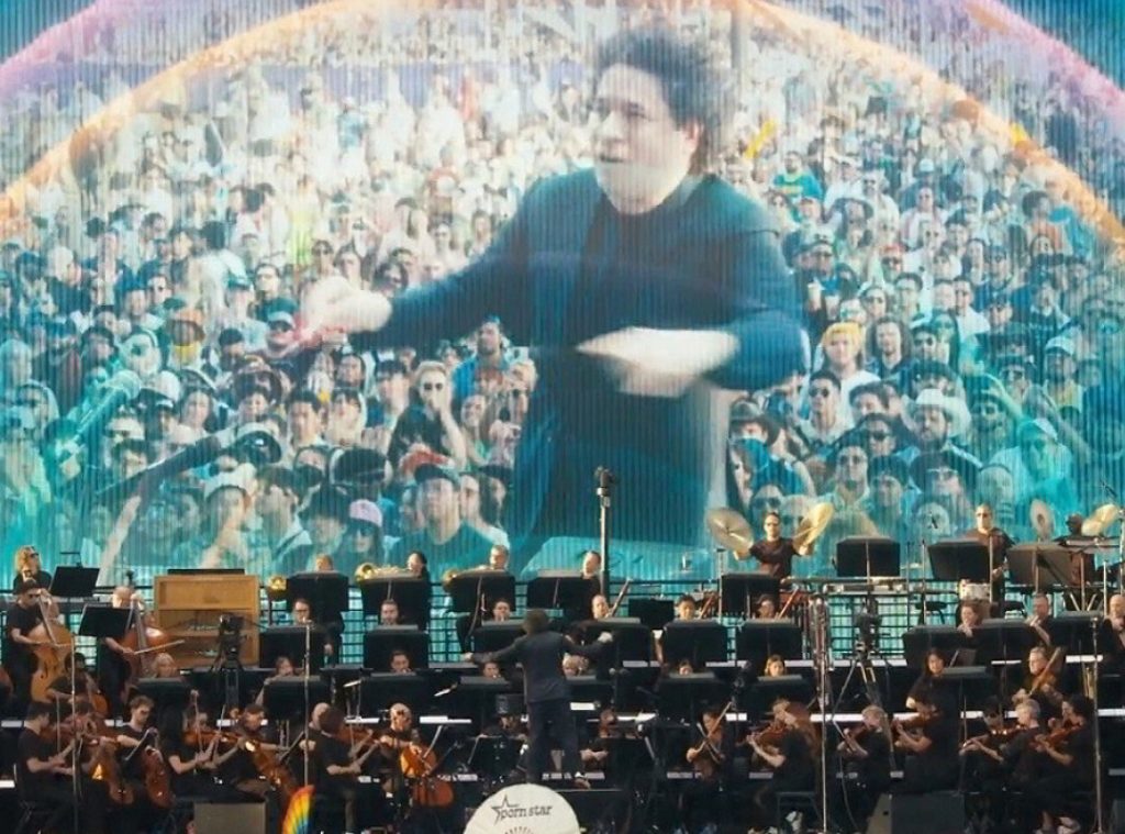 Gustavo Dudamel y la Sinfónica Simón Bolívar abrieron concierto de Coldplay