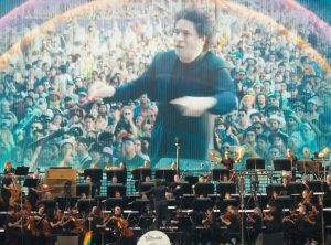 Gustavo Dudamel y la Sinfónica Simón Bolívar abrieron concierto de Coldplay