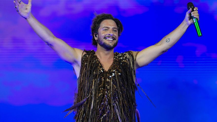 Manuel-Carrasco-sufre-una-caida-en-un-concierto-en-Huelva.jpg