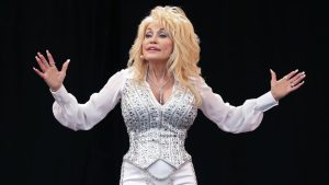 Dolly Parton pospone conciertos por motivos de salud