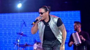 Elvis Crespo recibirá el Premio Salón de la Fama en los Billboard