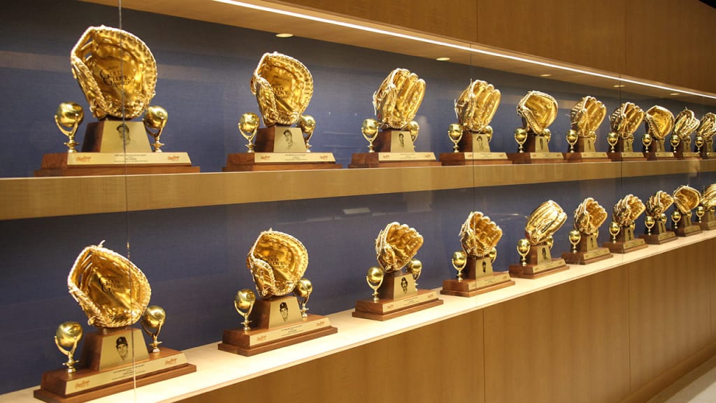Ocho venezolanos figuran entre los finalistas al Guante de Oro