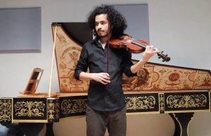 Violinista venezolano recibe invaluable violín en Ginebra