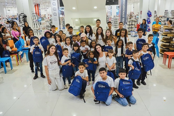 Fundación Traki ilumina el futuro ¡Más de 600 kits escolares para hijos de empleados! - FOTO