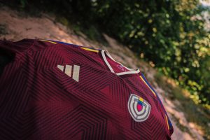 FVF presenta la nueva camiseta adidas Vinotinto