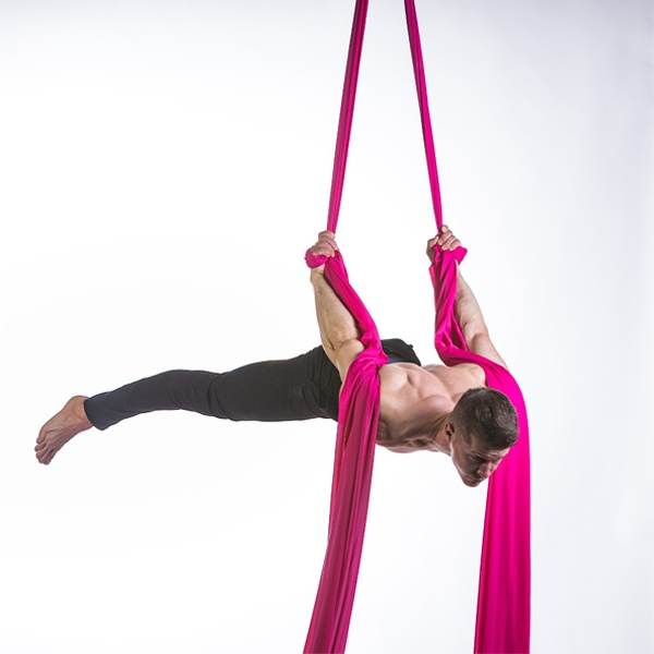 Joao Rafael Silva Robertson: Por Qué un Futbolista de Élite Debería Colgarse de Telas (Yoga Aéreo) o Coger Olas (Surf)