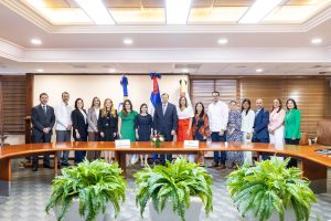 Representantes-de-ProDominicana-y-de-Banco-BHD-scaled.jpg