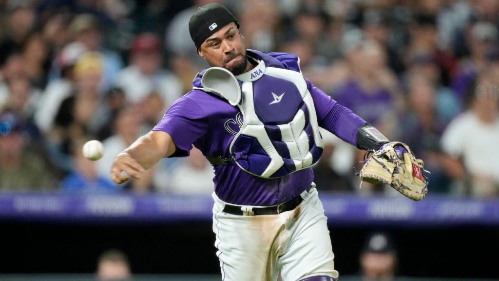 Elías Díaz firma contrato con los Reales de Kansas City