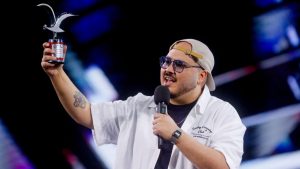 Esteban Düch conquista la Quinta Vergara con humor e identidad
