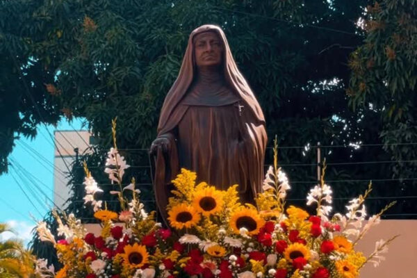 Fieles celebran el día de la Virgen de La Candelaria