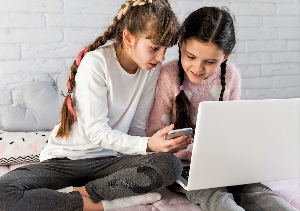 Riesgos principales a prestarle atención sobre niños, niñas y los chatbots