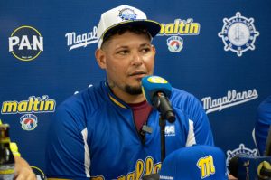 Yadier Molina renueva con el Magallanes por dos temporadas