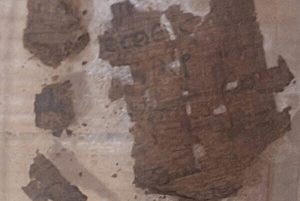 Arqueólogos españoles identifican un papiro de la Ilíada en una tumba egipcia