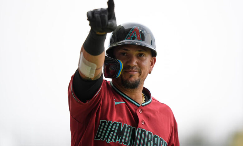 Ildemaro Vargas - MLB - hits