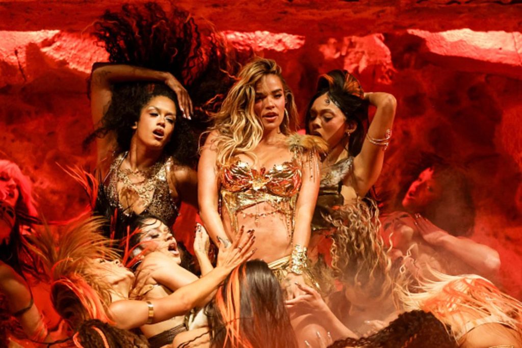 Karol G rompe barreras y consagra el poder femenino latino en Coachella