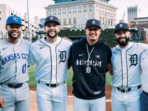 Peloteros venezolanos reciben homenaje en Detroit