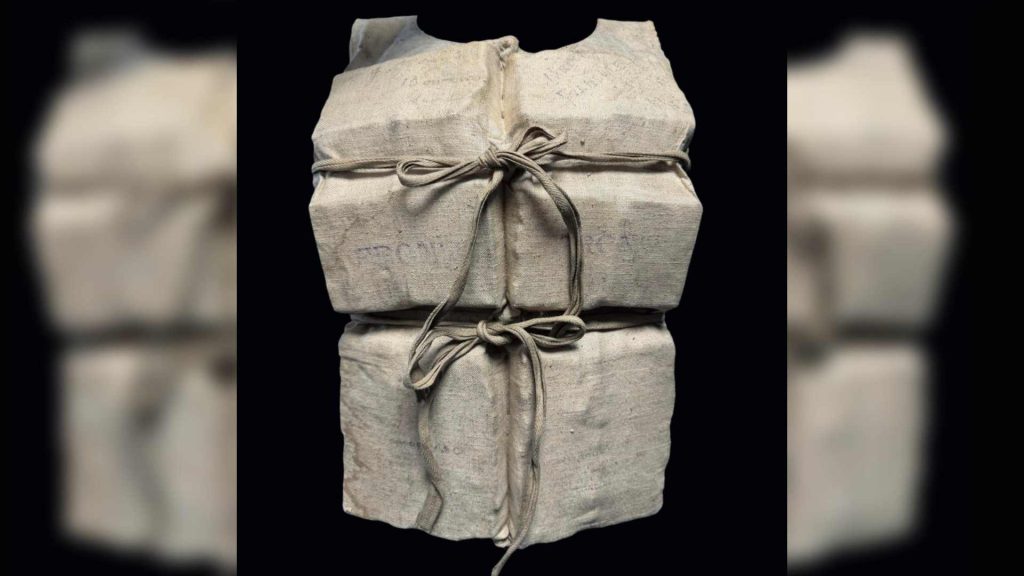 Subastan chaleco salvavidas del Titanic