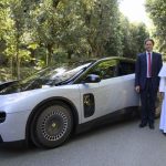 Ferrari presenta su primer auto 100 % eléctrico ante el papa León XIV