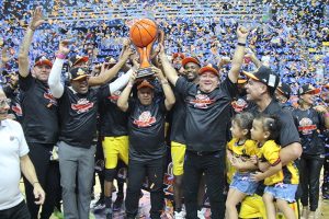 Los campeones de Gaiteros con Jagi Caps celebraron jornada de autógrafos
