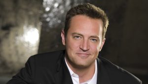 Subastarán tesoros de Matthew Perry para combatir las adicciones
