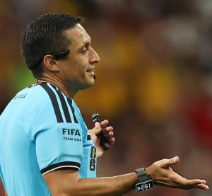 Excelente arbitraje: Valenzuela destacó y Australia frustró a Turquía