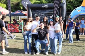 Jagi acompañó el Becazo de la UCAB con moda, freestyle y experiencias gastronómicas