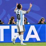 Messi iguala récord de goles de Klose en una noche histórica