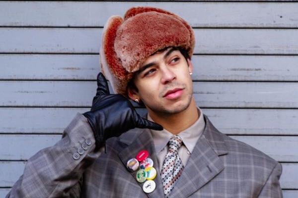 Robi redefine el pop latino en primer disco 'Sorry si soy GRRRIS'