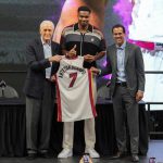 Miami Heat presentan a Antetokounmpo y confían en reunirlo con LeBron James