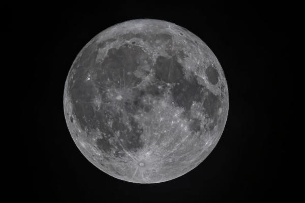 China actualiza su mapa geológico global de la Luna con nuevos datos de misión Chang'e-6