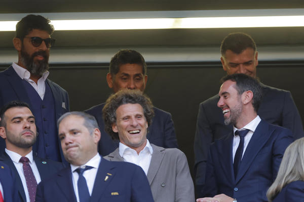 Diego Forlán dirigirá a la sub-20 de Uruguay y se encargará de la absoluta interinamente